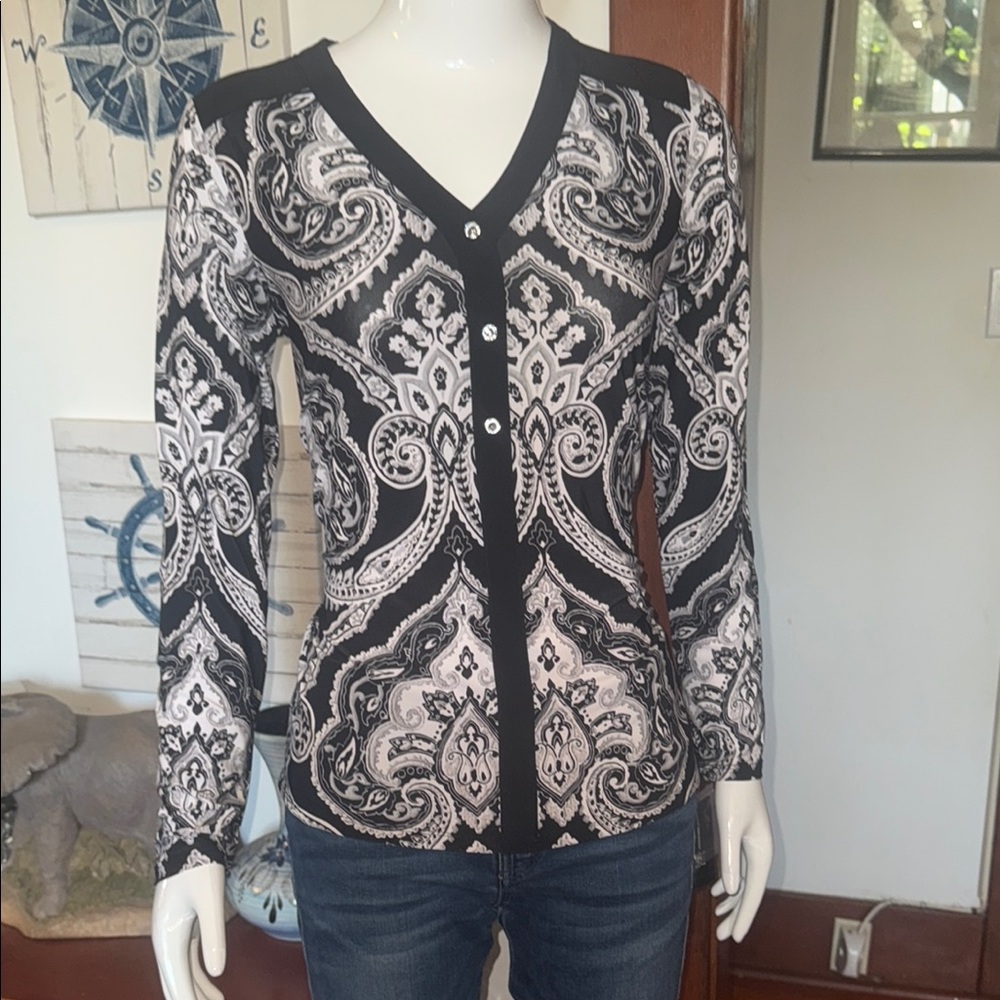 NWT international concept size small Black and White Patterned Women's Sweater
